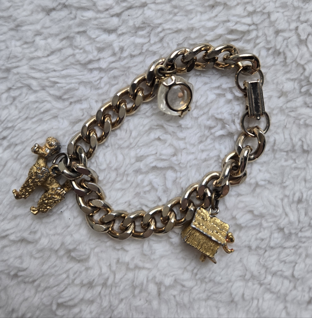 Vintage Sarah Coventry Gold Charm Bracelet Poodle 20$